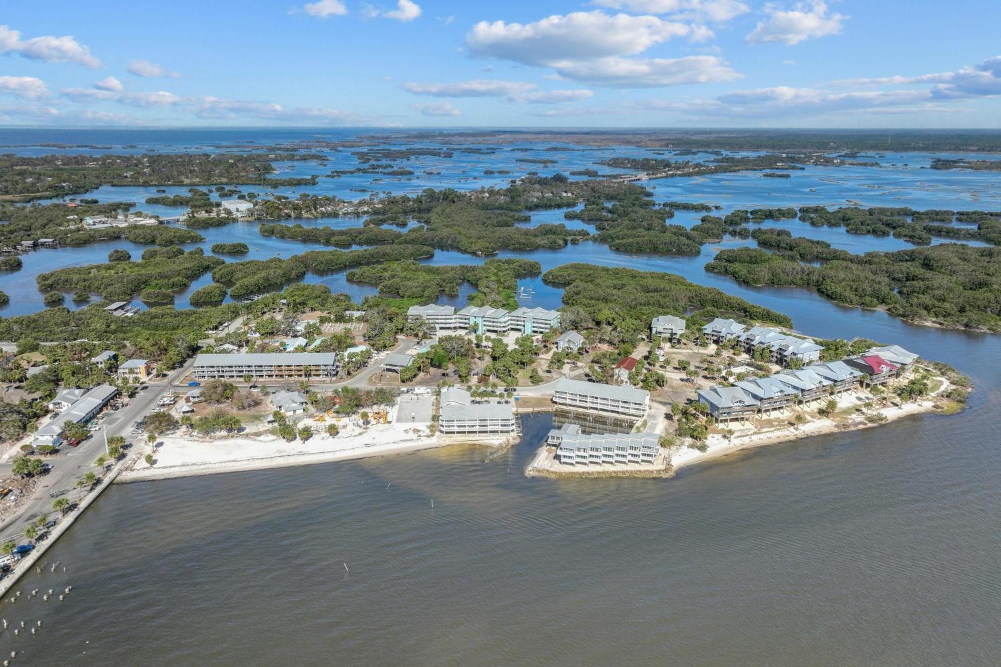 Beachfront Cedar Key Retreat With Pool Access! Dış mekan fotoğraf